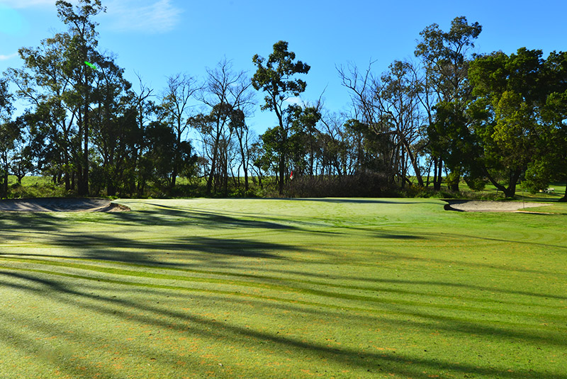 Avoid the greenside bunkers on the 2nd hole